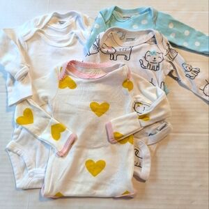 Girls NewBorn Onesies Set Of 5 (New/Like New)